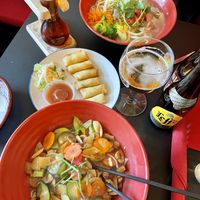 Noodle de vegetais e spring roll de vegetais  at Seli's Noodlebar in Ghent