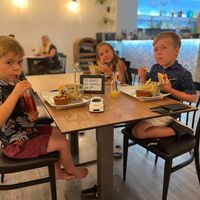 Kids burgers at The Hen's Teeth in Alicante