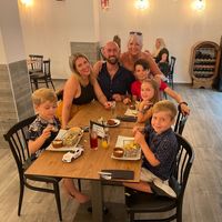 Family dinner at The Hen's Teeth in Alicante