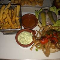 Their vegan burger was delicious 💞 at The Hen's Teeth in Alicante