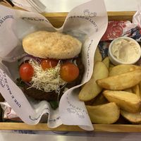 O que tem geleia de damasco at Le Grand Burger in Gramado