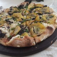 Pizza vegana con patata at Pizza Posta in Madrid