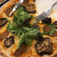 Vegan pizza at Happiz - Monge in Paris