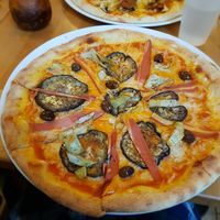 Vegan Pizza at Happiz - Monge in Paris