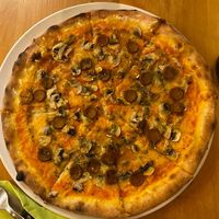 Vegan mozzarella, champignons, merguez  at Happiz - Monge in Paris