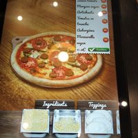 You choose your ingredients at Happiz - Monge in Paris