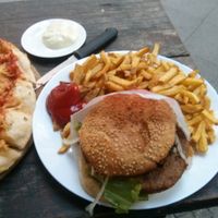great hamburger at Yoyo Foodworld in Berlin