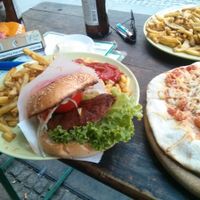 great hamburger at Yoyo Foodworld in Berlin