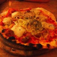 vegan pizza! at Yoyo Foodworld in Berlin