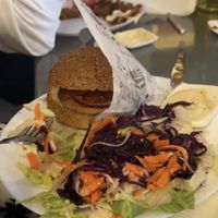 Peanut burger & salat   at Yoyo Foodworld in Berlin