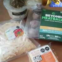 Quesos, albóndigas BEYOND, yoghurt, mayonesa de Tofu ❤️ at Mr. Tofu - Avelo Market in Puebla