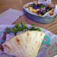 Kebab y patatas con bacon y queso at The Began in Valencia