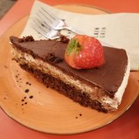 Snicker torte (vegan) at Plain in Vienna