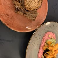 Plain Trio - Hummus, Avocadocreme & Oliventampenade mit Öfferl Brot   at Plain in Vienna