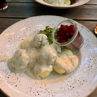 Barmbeker Klopse mit Kartoffeln, Kapern und roter Beete  at T.R.U.D.E. in Hamburg