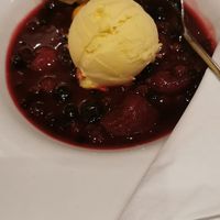 Rote Grütze mit Mango Maracuja Eis at T.R.U.D.E. in Hamburg