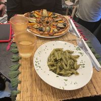 Pesto vegano y pizza vegetariana.  at Veggie Pause  in Fes
