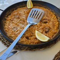 Arroz con chorizo y pollo (vegano) at Xaloc Lounge in Alicante