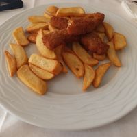 Nuggets de heura y patatas at Xaloc Lounge in Alicante