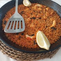 Paella de marisco y pollo vegana at Xaloc Lounge in Alicante