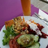 buffet d'entrées  at Jardim das Cerejas - Chiado in Lisbon