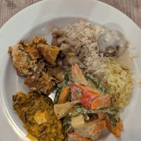 Sampling of hot dishes at Jardim das Cerejas - Chiado in Lisbon