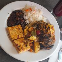 J'ai repris de la pizza, et miam les lasagnes at Jardim das Cerejas - Chiado in Lisbon