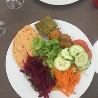 Salad and starter at Jardim das Cerejas - Chiado in Lisbon