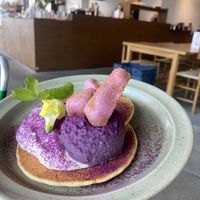 Süße Pancakes mit lila Süßkartoffel  at Rakuen Cafe in Naha
