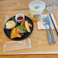   at Rakuen Cafe in Naha