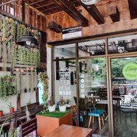 Outdoor seating at Easy Health in Pattaya