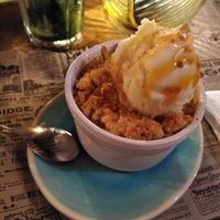 Vegan crumble at Mad Cats in Evreux