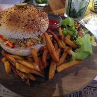 Vegan burger at Mad Cats in Evreux