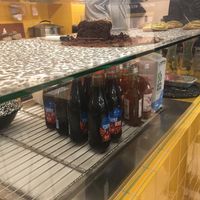 Desserts de boissons au niveau du comptoir  at Make My Lemonade in Paris