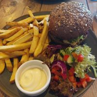 Vegan hoofdgerecht (notenburger) at Bistro De Rode Kater in Deventer
