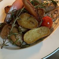 Rosmarin Ofenkartoffeln 😍  at Hilberger's Beisl in Kaprun
