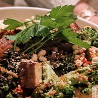 Smoked paprika rigatoni and broccoli
Gluten-free mezze rigatoni, turmeric, smoked tofu, caramelized onions, pine nuts, game at Le Potager de Charlotte - Rennequin in Paris