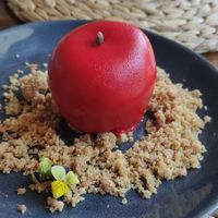 Tarta de manzana con crumble at Coco Cuina Viva in Cadaques