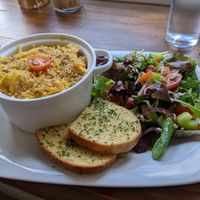 Vegan mac 'n'cheese with garlic bread and salad at Pixie Bakes Cakery and Coffee Shop in Tintwistle