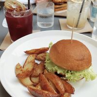 Burger + patate  at Herbe in Reggio Emilia