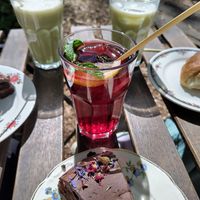 Vegan chocolate cake, homemade iced tea and iced matcha latte at Café Bubu in Leipzig