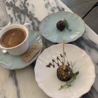 Americano, cake pop, energyball at Manjerica in Lisbon