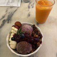 Açaí bowl and carrot juice  at Manjerica in Lisbon