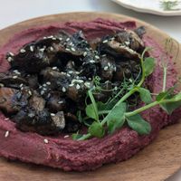 Pink hummus with mushroomd at Manjerica in Lisbon