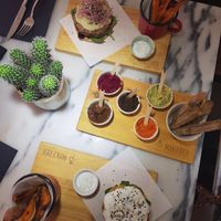 The 2 burgers and dip board at Manjerica in Lisbon