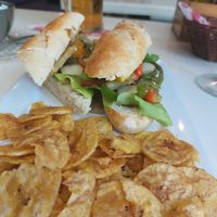 Sandwich com chips de banana frita at Lo De Monik in Havana