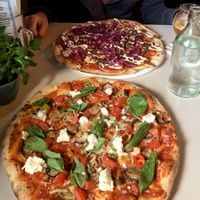 sorry about the wrong pizza being in front.. my vegan shoarma is in the back. (the vegetarian melanzane my boyfriend had, was also delicious apparantly) at Eetwinkel Buurman en Buurman - Rodeweg in Groningen