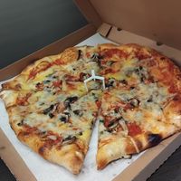 Vegan pizza mnamkaa at Vegan Pub in Bratislava