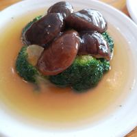 Broccoli w/mushroom at Leaf Corner 慈素 - Sembawang in North Singapore