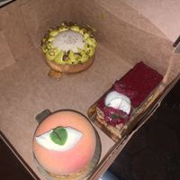 Sunrise (abricot-granolat), Blossom (pistache) et le préféré : framboise-vanille😍  at Instant V in Aix-en Provence